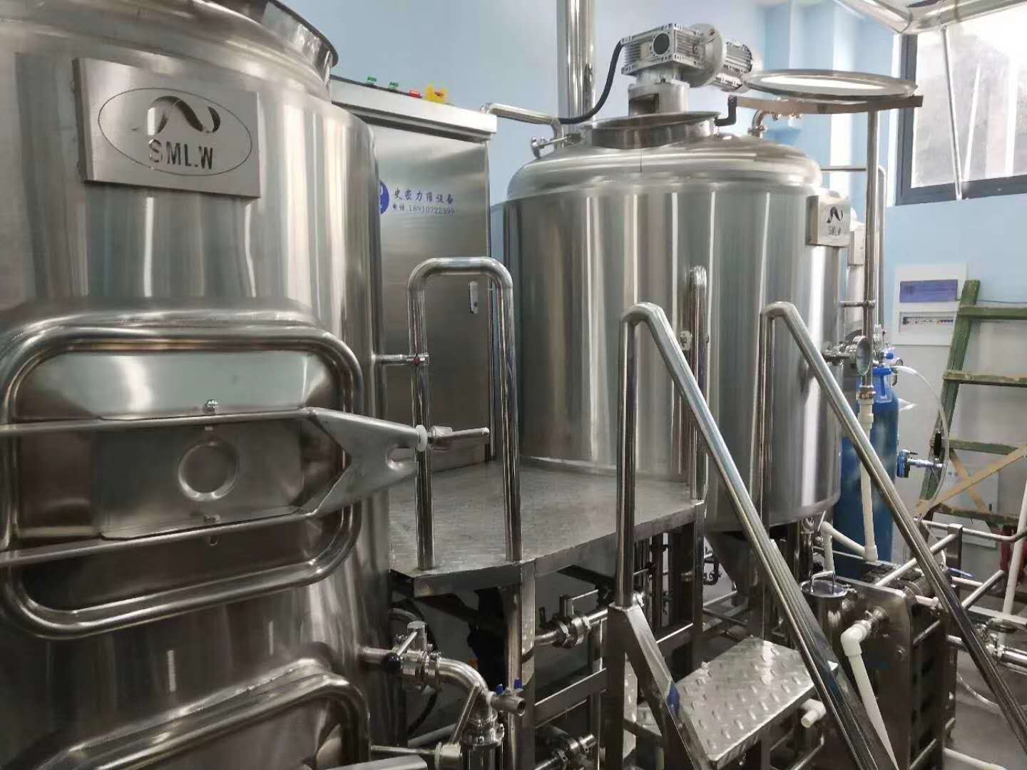 史密力维500升精酿啤酒设备在合肥安装现场